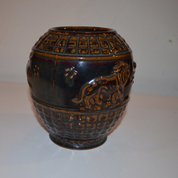 Clay Pot Ceramic Texture Patterned Lions and Elks Brown Height approx. 6.5' - Picture 4 of 8